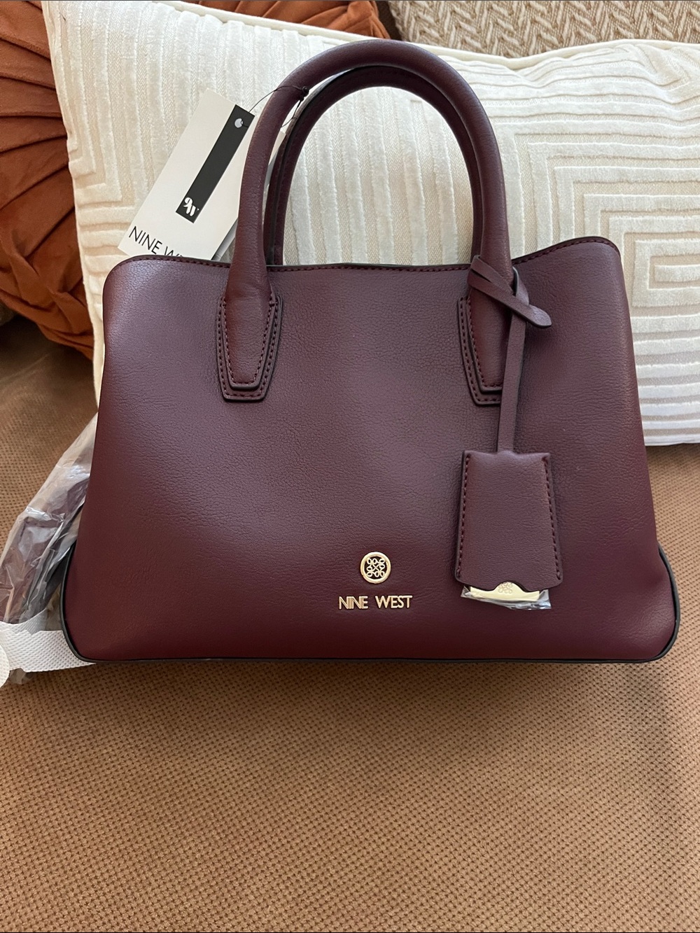 New Burgundy/wine Structured purse Satchel w/Gold Hardware - Picture 5 of 5